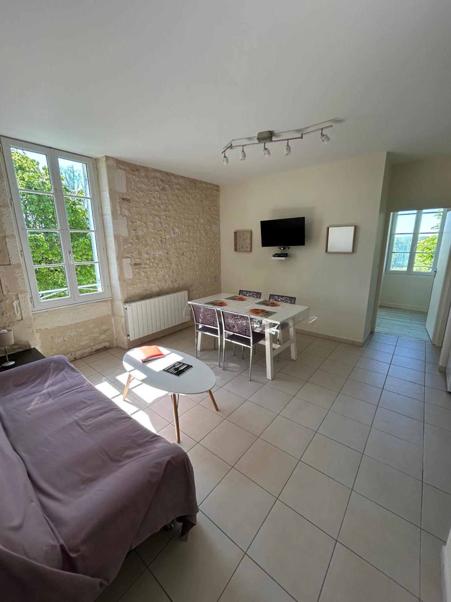 Le Domaine Des Aguins Guest House Saujon Exterior photo